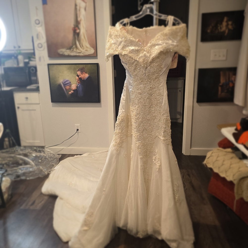 Elegant Off-Shoulder Wedding Dress, 1990s, fitted mermaid dress, long train